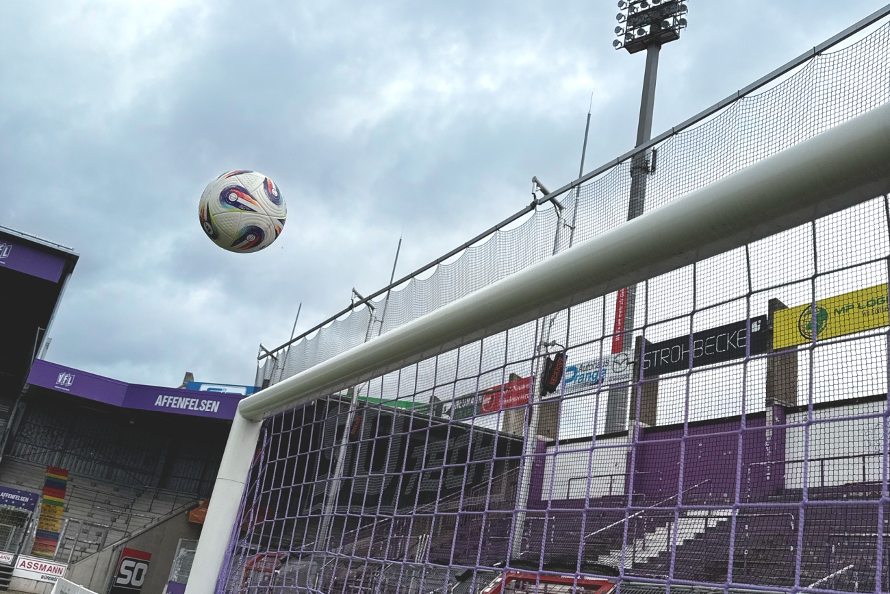 Lattenschießen beim Q1 Pausenspiel des VfL Osnabrück